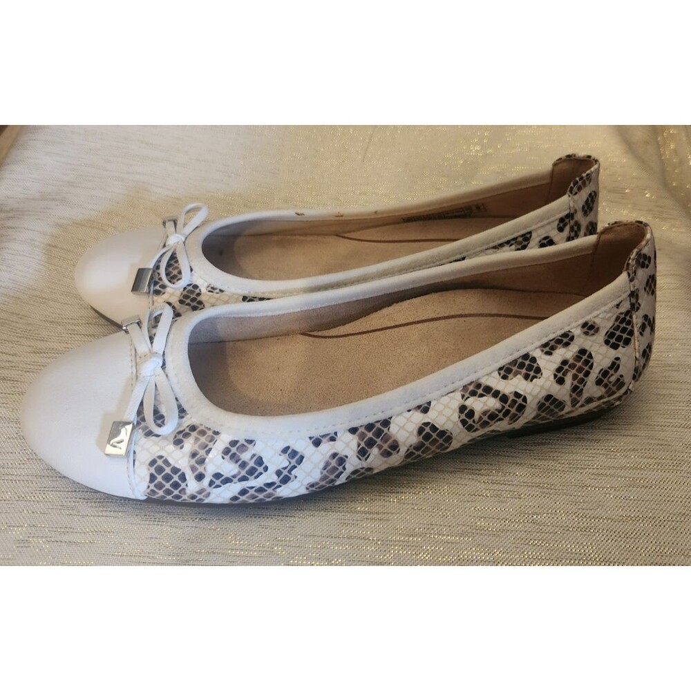 Vionic Orthaheel Minna Leopard Snake Print White Leather Ballet Flats Size 6